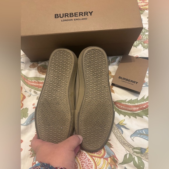 Authentic Burberry Dark HoneyLow Top Larkhall Sneaker with Red Lettering,37(7) - Picture 4 of 13